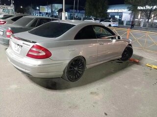2005 Mercedes-Benz CLK-Класс 500 II (W209) Рестайлинг, серебристый, 450000 рублей, вид 3