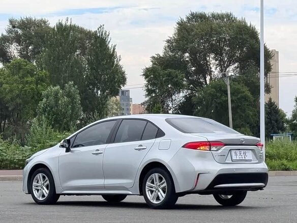 2023 Toyota Corolla XII (E210) Рестайлинг, серый, 1250000 рублей - вид 5