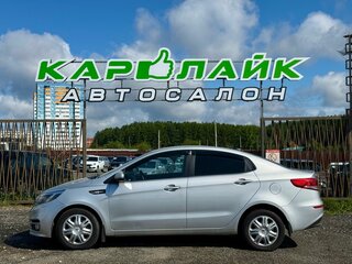 2017 Kia Rio III Рестайлинг, серебристый, 679000 рублей, вид 3