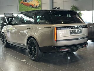 2026 Land Rover Range Rover P530 MHEV Long V, бежевый, 28900000 рублей, вид 4