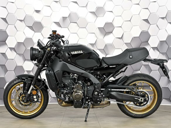 2025 Yamaha XSR900, чёрный, 1399000 рублей - вид 3