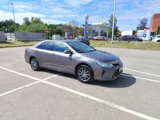 2015 Toyota Camry VII (XV50) Рестайлинг, серый, 1880000 рублей, вид 4