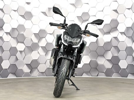 2025 Kawasaki Z 400, белый, 725000 рублей, вид 5