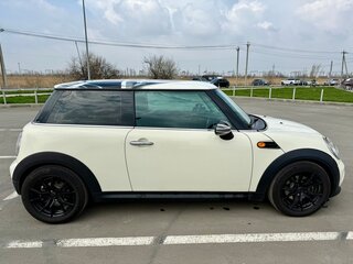 2011 Mini Hatch One II (R56) Рестайлинг, белый, 1190000 рублей, вид 4