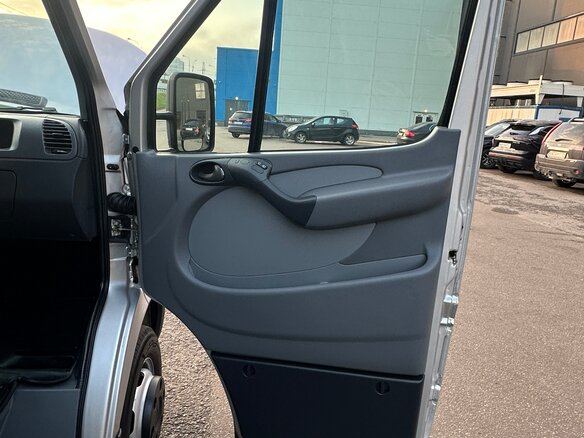 2017 Mercedes-Benz Sprinter Classic, серебристый, 2390000 рублей - вид 25