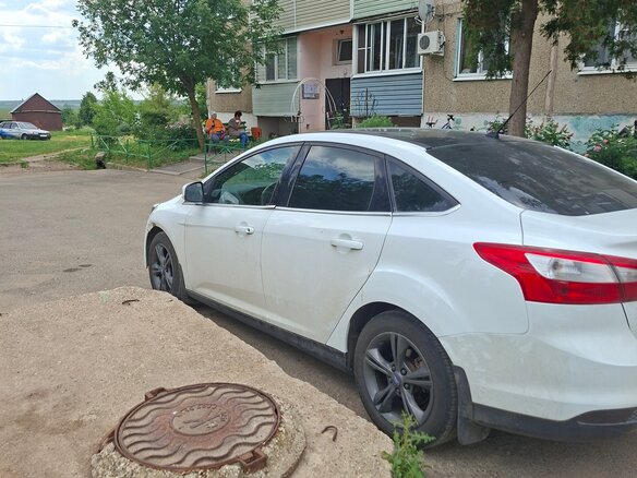 2011 Ford Focus III, белый, 800000 рублей - вид 3