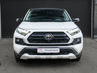 2024 Toyota RAV4 V (XA50), белый, 3700000 рублей, вид 2