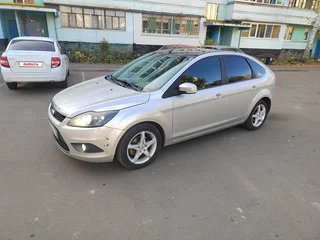 2008 Ford Focus II Рестайлинг, серебристый, 450000 рублей, вид 1