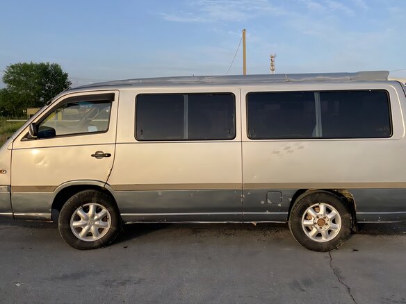 2001 SsangYong Istana, серебристый, 590000 рублей