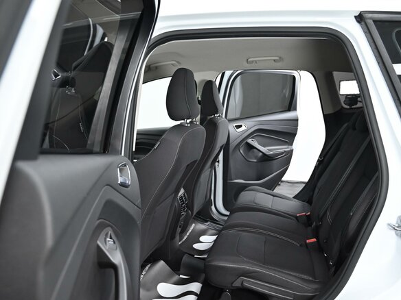 2017 Ford Kuga II Рестайлинг, белый, 1215000 рублей - вид 12