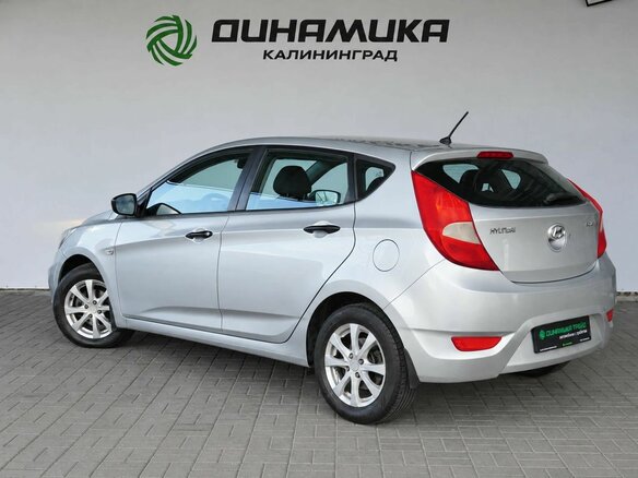 2012 Hyundai Solaris I, серебристый, 825000 рублей - вид 2