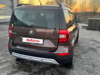 2014 Skoda Yeti I Рестайлинг, коричневый, 890000 рублей, вид 3
