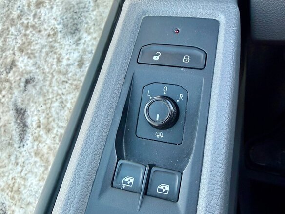 2019 Volkswagen Transporter, жёлтый, 3845000 рублей - вид 18