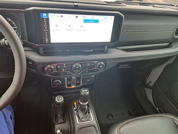 2024 Jeep Wrangler 4xe IV (JL) Рестайлинг, серебристый, 4850000 рублей - вид 7