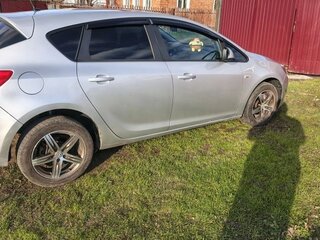 2014 Opel Astra J Рестайлинг, серебристый, 630000 рублей, вид 4