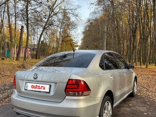 2016 Volkswagen Polo V Рестайлинг, серебристый, 1100000 рублей, вид 3