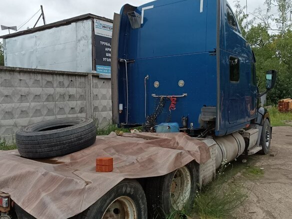2003 Peterbilt 387, синий, 1600000 рублей - вид 3