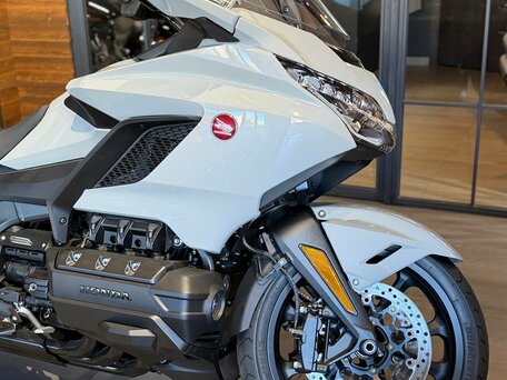 2026 Honda GL 1800 Gold Wing, серый, 4950000 рублей, вид 4