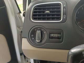 2011 Volkswagen Polo V, белый, 750000 рублей, вид 4