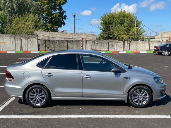 2018 Volkswagen Polo V Рестайлинг, серый, 1370000 рублей - вид 8