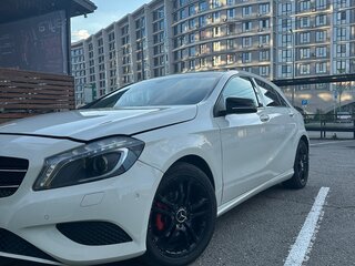 2013 Mercedes-Benz A-Класс 180 III (W176), белый, 1216000 рублей, вид 1