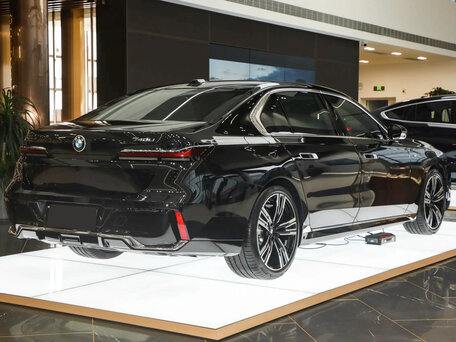 2025 BMW 7 серии 740i xDrive VII (G70), чёрный, 18930200 рублей, вид 2