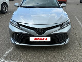2020 Toyota Camry US Market VIII (XV70), серебристый, 2330000 рублей, вид 2
