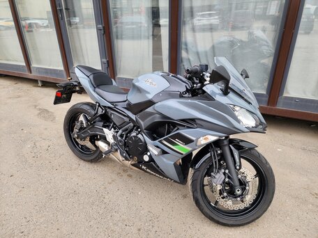 2018 Kawasaki Ninja 650, серый, 650000 рублей, вид 1