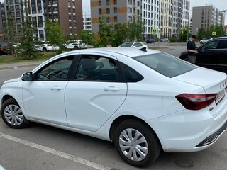 2024 Lada (ВАЗ) Vesta I Рестайлинг (NG), белый, 1400000 рублей, вид 2
