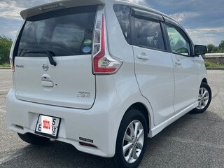 2017 Nissan Dayz I Рестайлинг, белый, 740000 рублей, вид 5