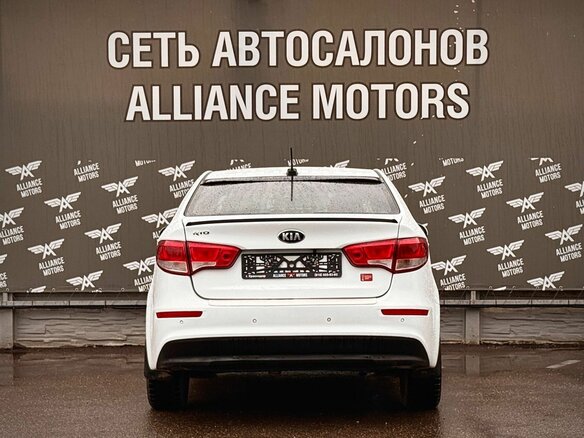 2017 Kia Rio III Рестайлинг, белый, 975000 рублей - вид 5