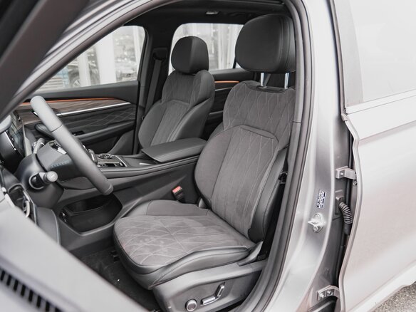 2026 Geely Monjaro I Рестайлинг, серебристый, 4553999 рублей - вид 17