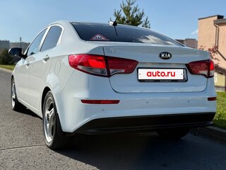 2017 Kia Rio III Рестайлинг, белый, 1250000 рублей, вид 3