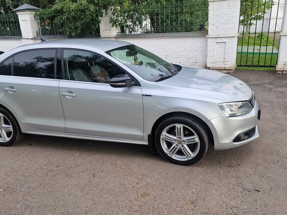 2013 Volkswagen Jetta VI, серебристый, 970000 рублей - вид 5