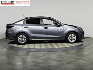 2020 Kia Rio IV Рестайлинг, серый, 1428000 рублей, вид 4