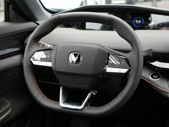 2025 Changan UNI-V I, чёрный - вид 10