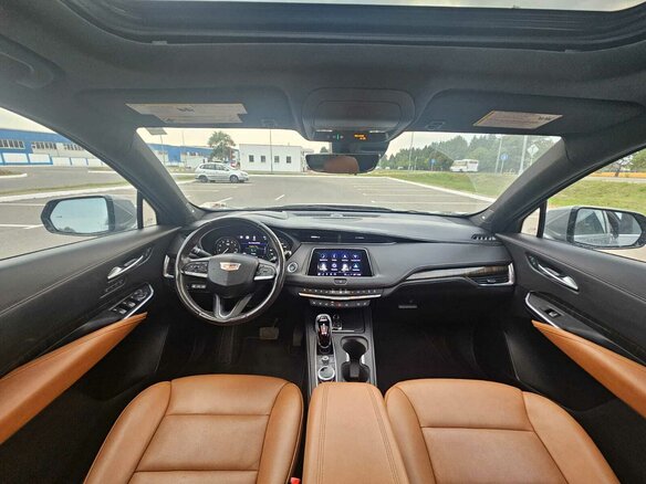 2023 Cadillac XT4 I, серебристый, 2050000 рублей - вид 5