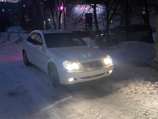 2003 Mercedes-Benz C-Класс 240 II (W203), белый, 725000 рублей, вид 4