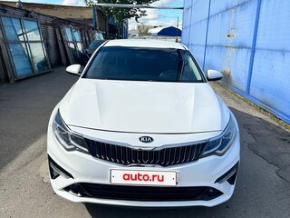 2019 Kia Optima IV Рестайлинг, белый, 1700000 рублей, вид 2