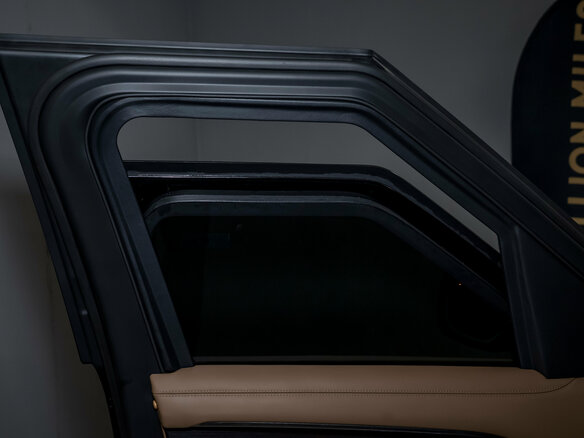 2025 Land Rover Range Rover P530 MHEV Long V, чёрный - вид 23
