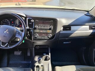 2016 Mitsubishi Outlander III Рестайлинг 2, белый, 1100000 рублей, вид 5