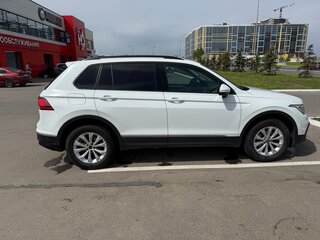 2021 Volkswagen Tiguan II Рестайлинг, белый, 2000000 рублей, вид 4