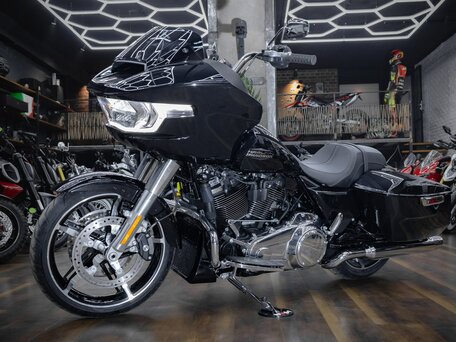 2025 Harley-Davidson Road Glide, чёрный, 3290000 рублей, вид 2