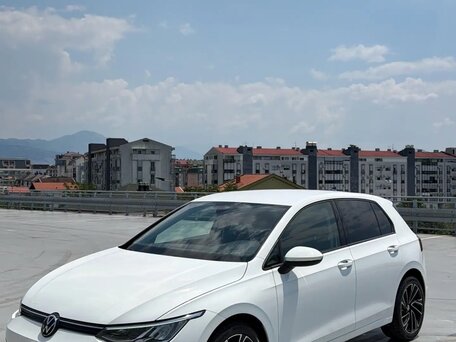 2023 Volkswagen Golf VIII, белый, 1920000 рублей, вид 1
