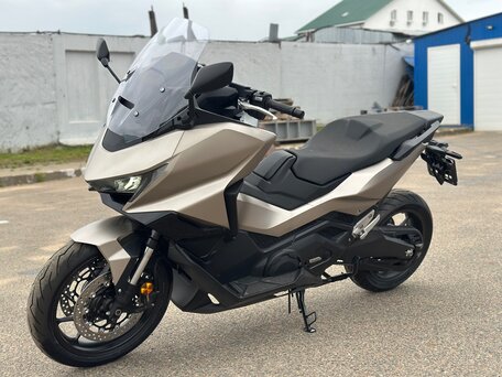2026 Honda Forza, золотистый, 1699000 рублей, вид 3
