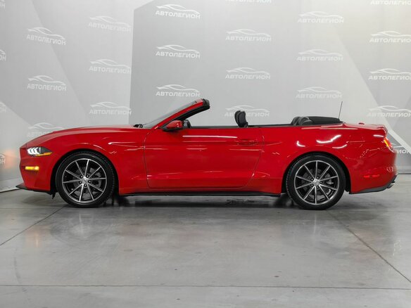 2018 Ford Mustang VI Рестайлинг, красный, 3070000 рублей - вид 1