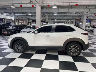 2023 Mazda CX-30 I, белый, 1700000 рублей, вид 4