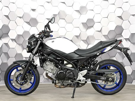 2016 Suzuki SV 650, белый, 527000 рублей, вид 4