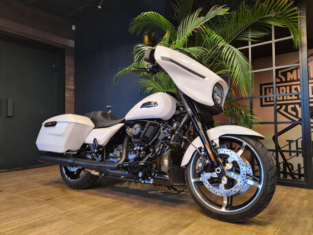 2025 Harley-Davidson Street Glide, белый, 3800000 рублей, вид 3