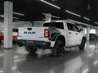 2024 Ram 1500 Crew Cab V Рестайлинг, белый, 6500000 рублей, вид 5